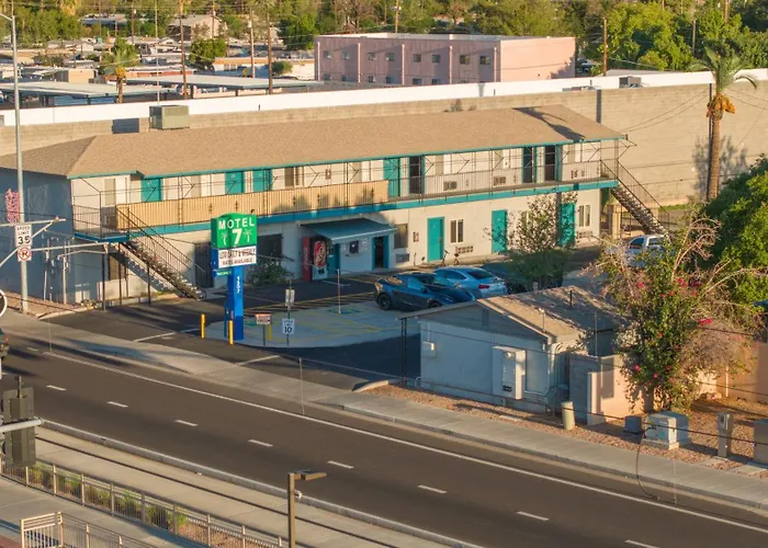 Hotel 7 By Oyo Near Phoenix Airport 2*