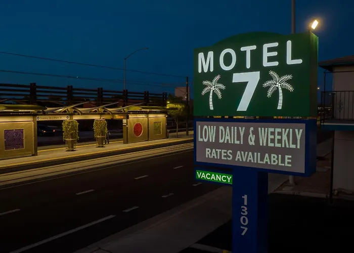 7 By Oyo Near Phoenix Airport Mesa
