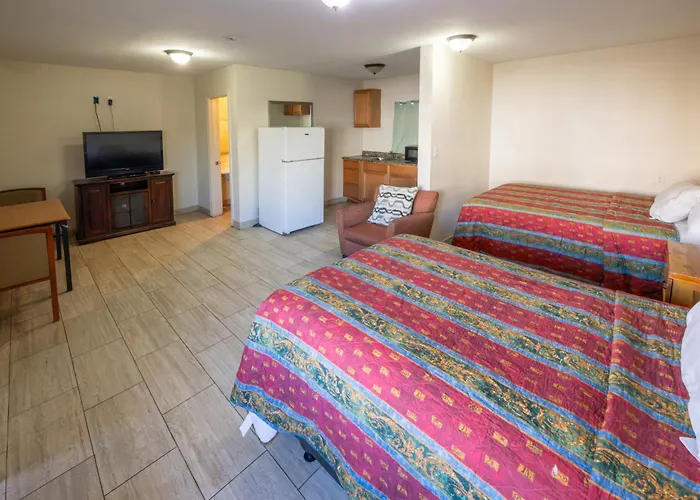 7 By Oyo Near Phoenix Airport Hotel