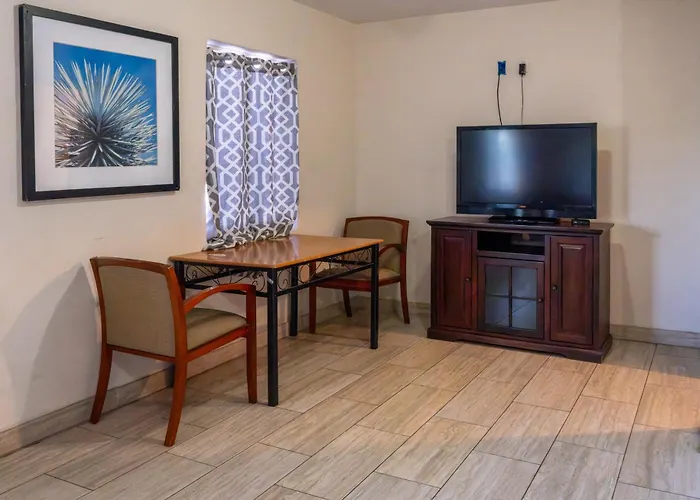 Hotel 7 By Oyo Near Phoenix Airport 2*